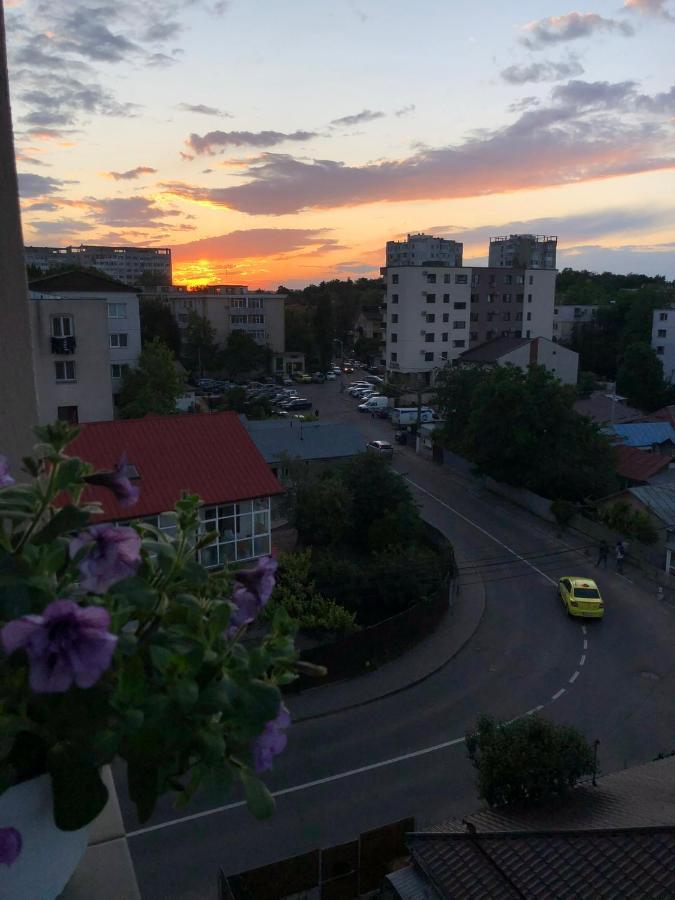 Cozy Apartment - Near Airport And Palas Mall Iasi Bagian luar foto